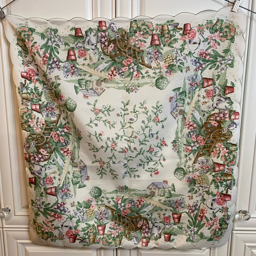 Vtg Small Square Polyester Table Cloth with Repeating Pattern Pink Roses Florals - Picture 8 of 8
